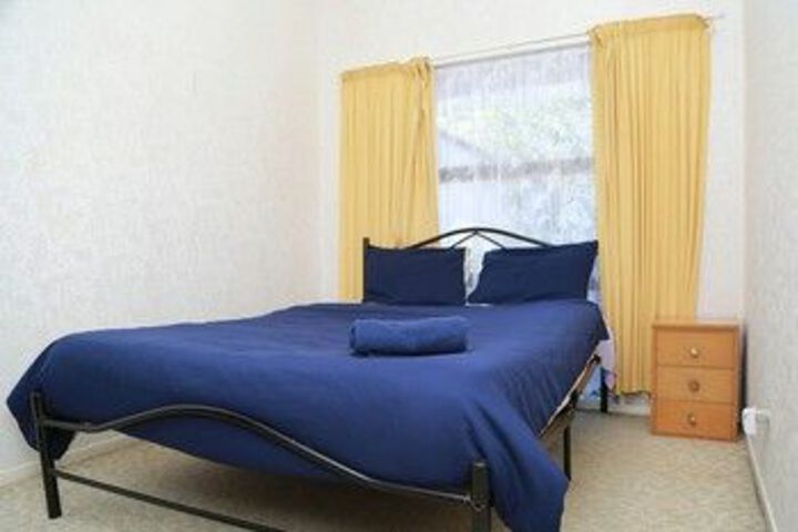 Room 5 of 16