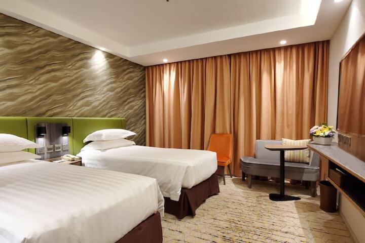 Room 28 of 103