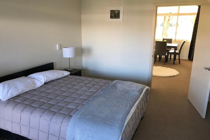 Room 4 of 17