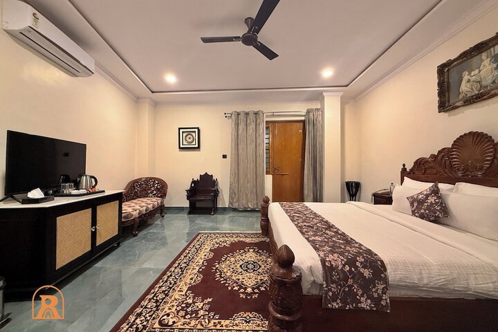 Room 28 of 97