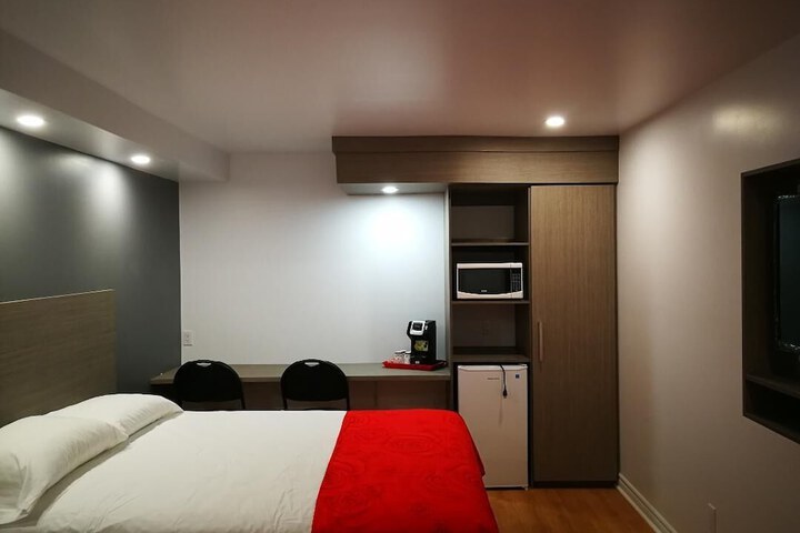Superior Room 1 Queen Bed (8 of 15)