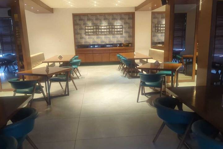 Dining 8 of 11