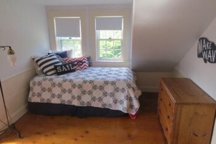 Room 28 of 32