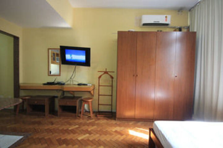 Room 13 of 20