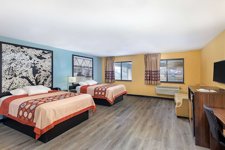 1 Queen Bed (13 of 15)