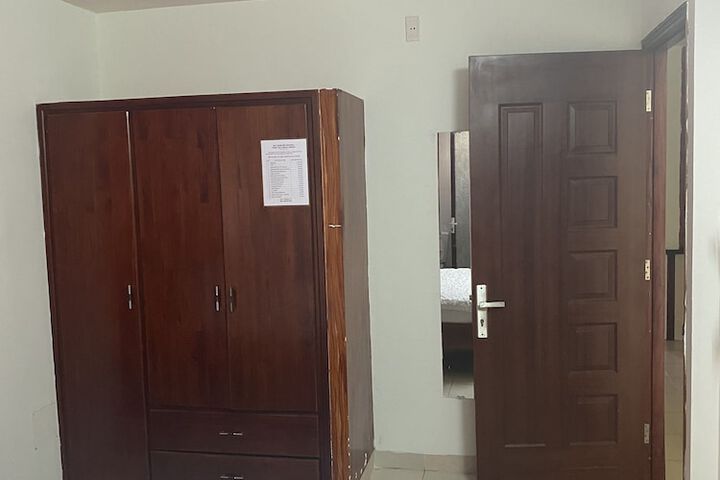 Room 6 of 16