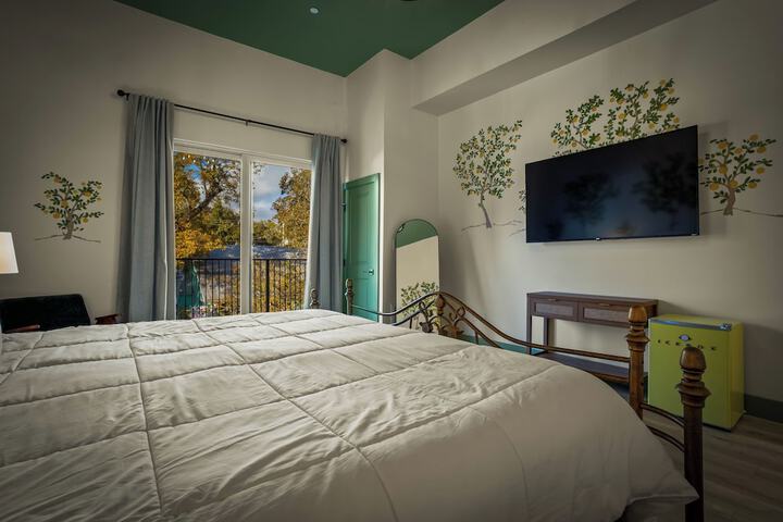 Room 2 of 111
