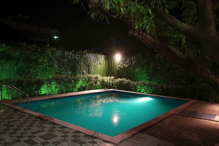 Pool 14 of 35