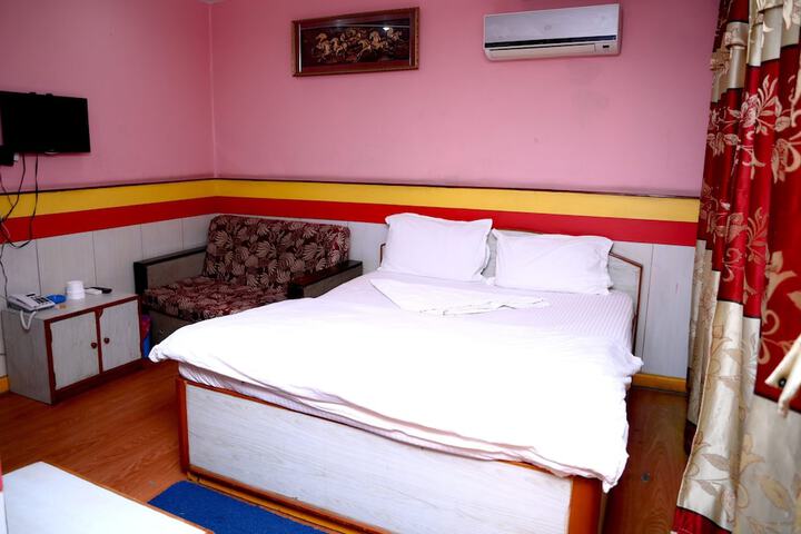 Room 4 of 13
