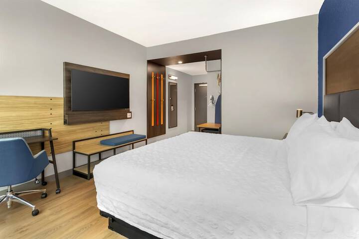 Room 12 of 43