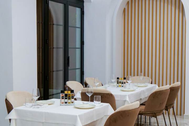 Dining 95 of 102