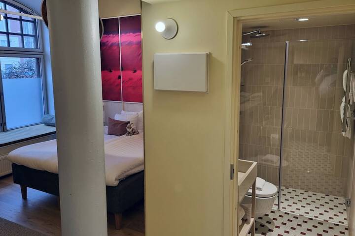 Room 43 of 69