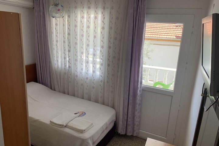 Room 12 of 28