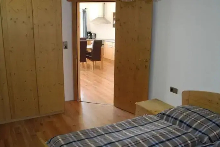 Room 5 of 17