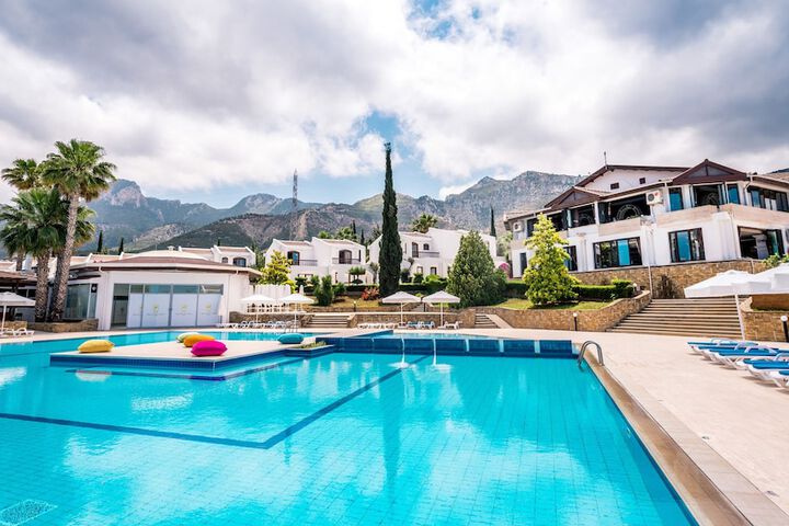 Pools & Facilities