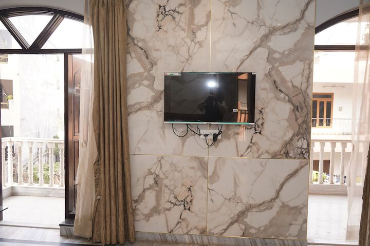 Room 10 of 37