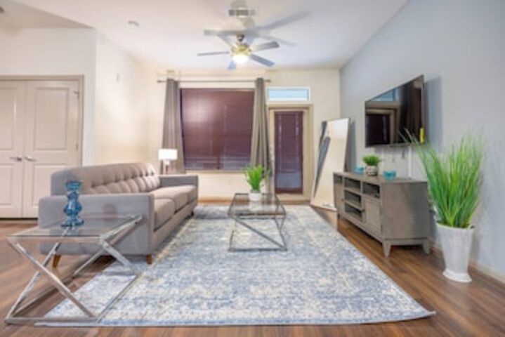 Luxurious Cozy / modern Midtown Fully Equipped Condo - in Houston, TX