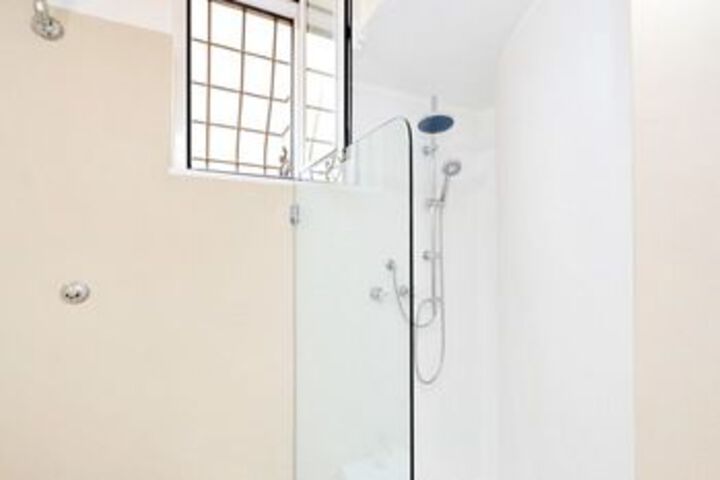Room 4 of 27