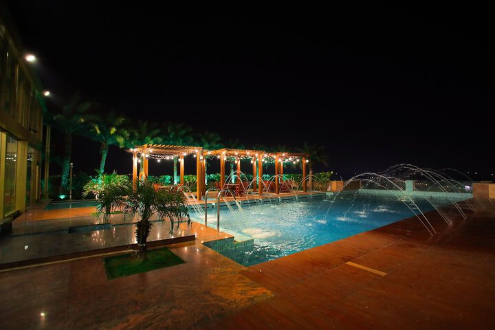 Pool 44 of 71