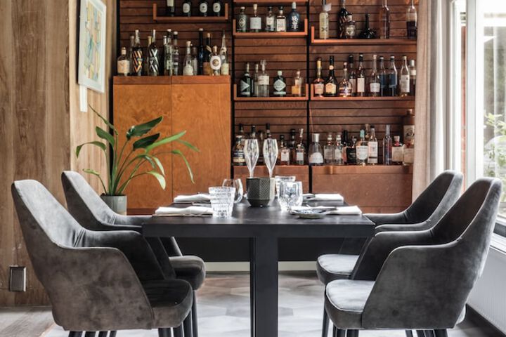 Dining 44 of 81