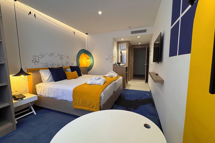 Room 20 of 103