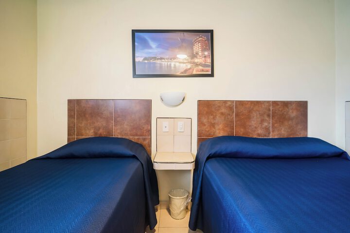 Room 12 of 25