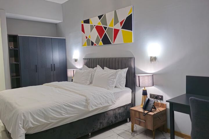 Room 8 of 50