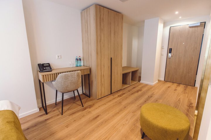 Room 8 of 75