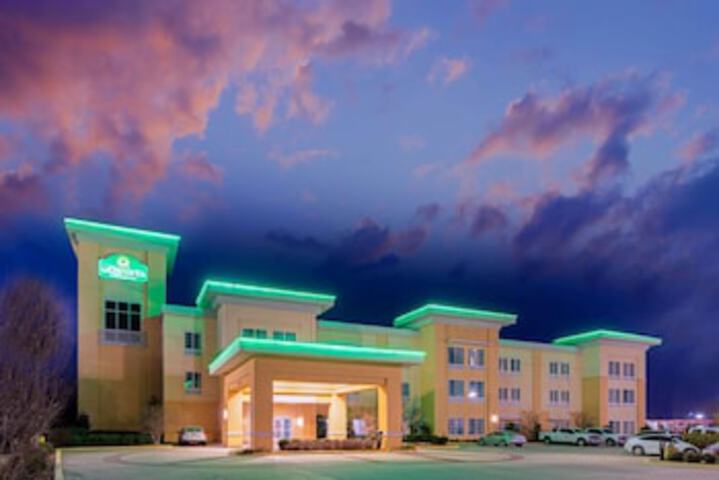 La Quinta Inn Suites By Wyndham Muskogee Muskogee Ok 1701 North 32nd