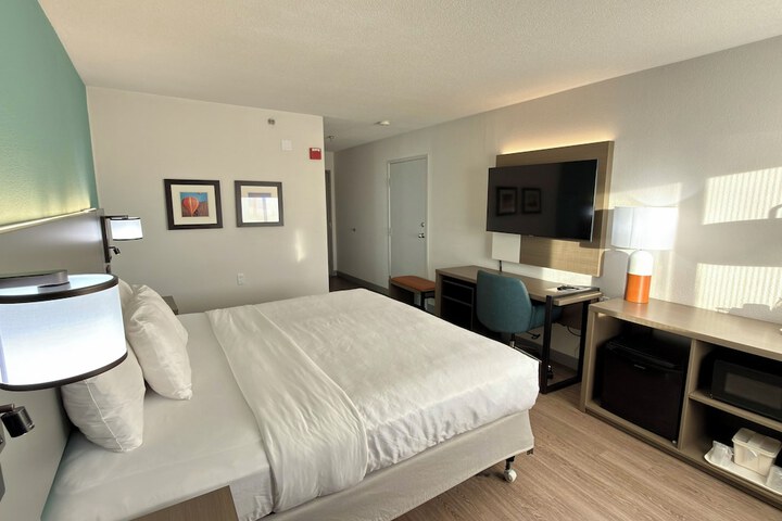 Room 8 of 35