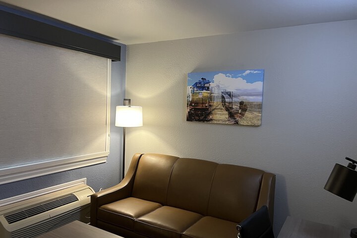 Room 23 of 36