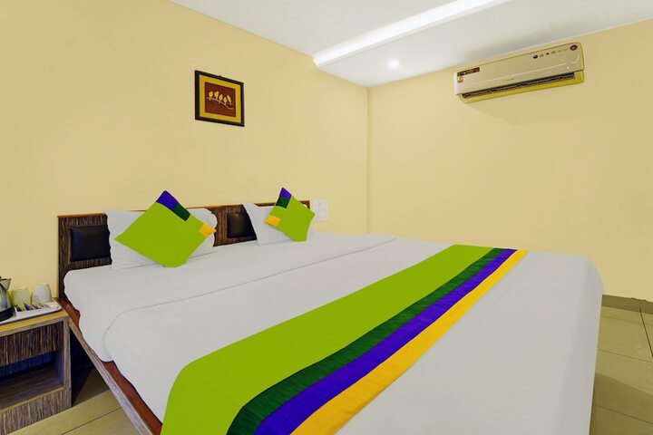 Room 17 of 34