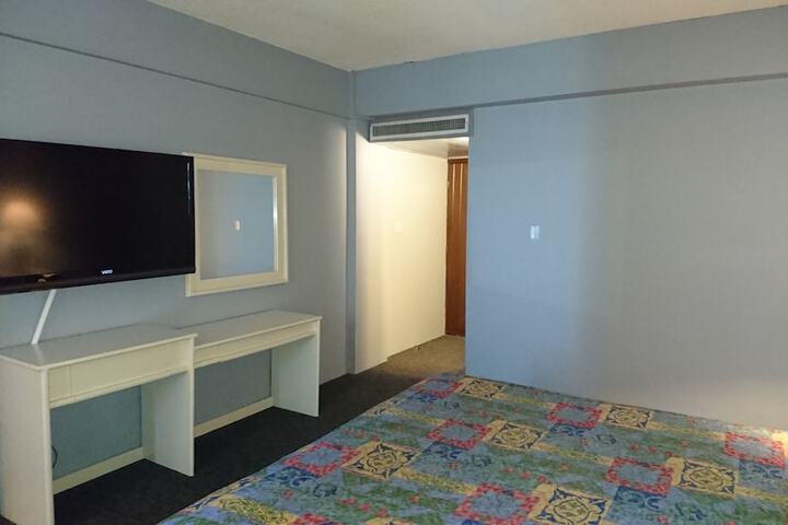 Room 10 of 37