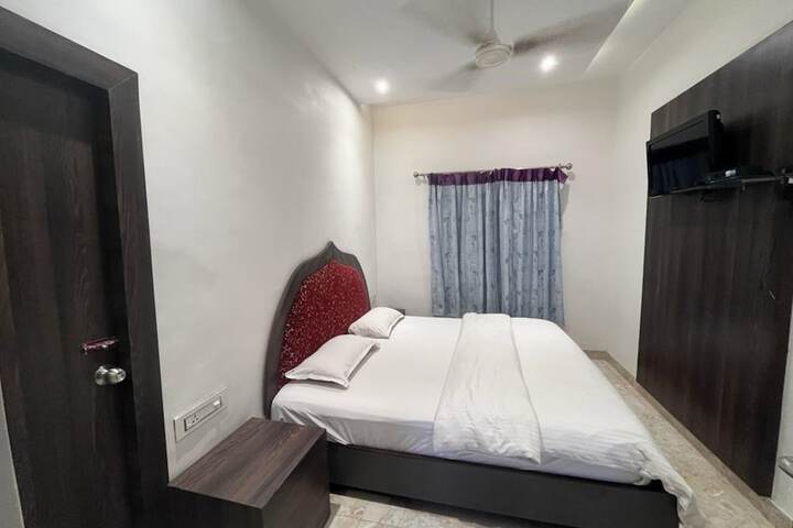 Room 4 of 15