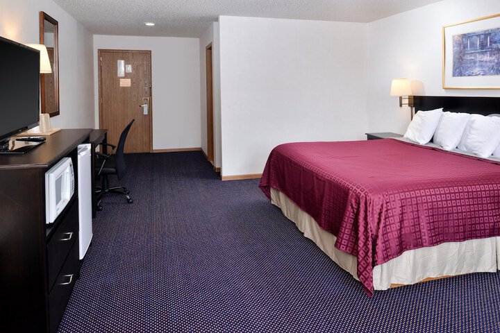 1 King Bed (5 of 8)
