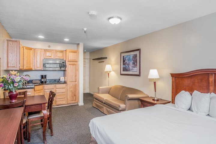 Room 4 of 32
