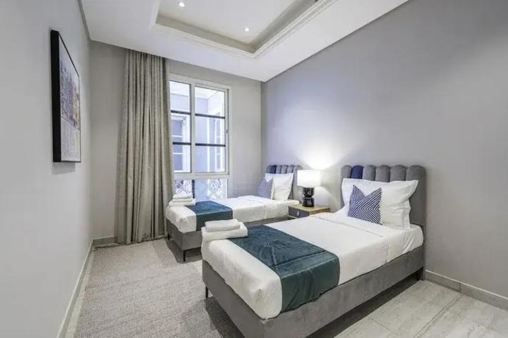Room 7 of 12