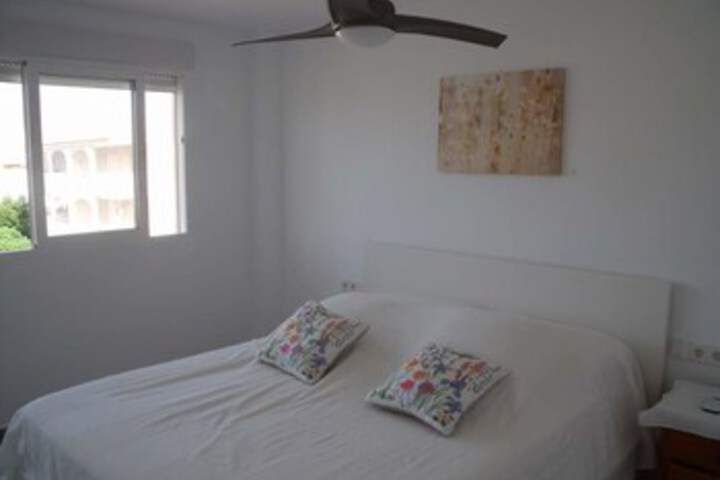 Room 13 of 19