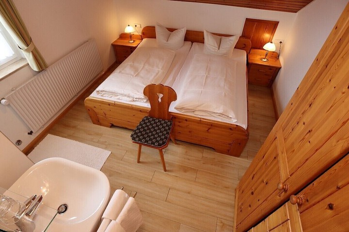 Room 2 of 95