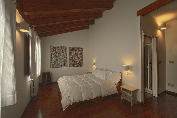 Room 11 of 50