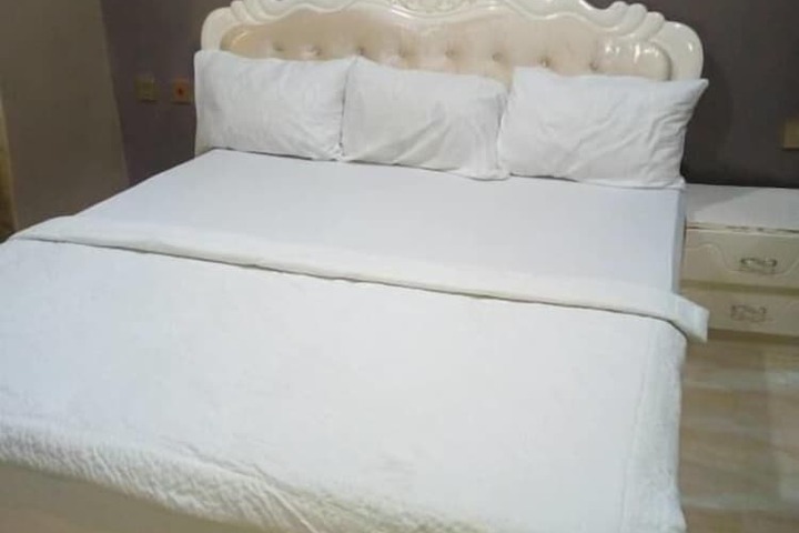 Room 16 of 28