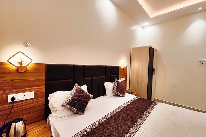 Room 12 of 31