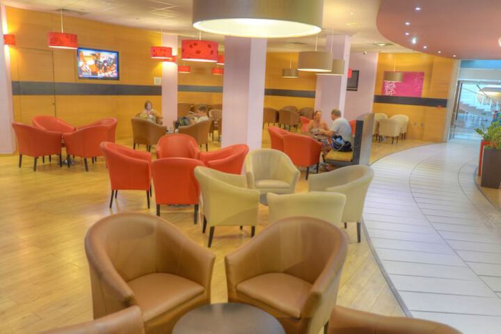 Guest Lobby