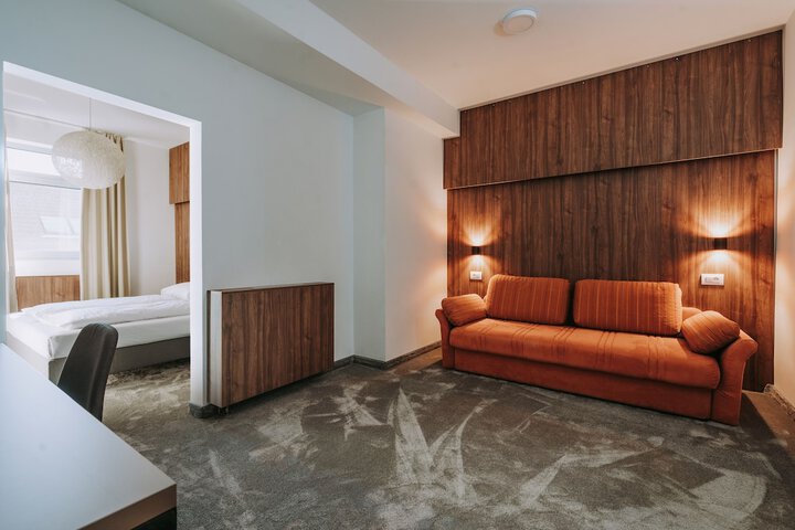 Room 9 of 129
