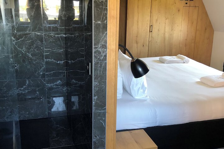 Room 34 of 217