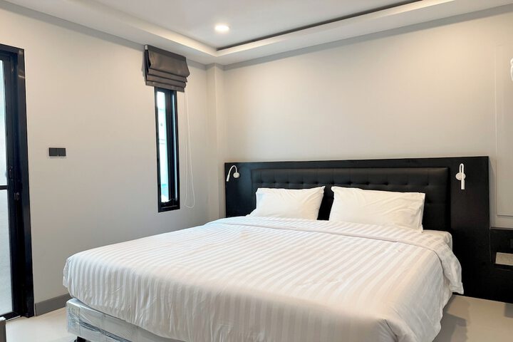 Room 6 of 24