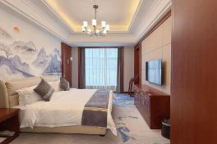 Room 7 of 8