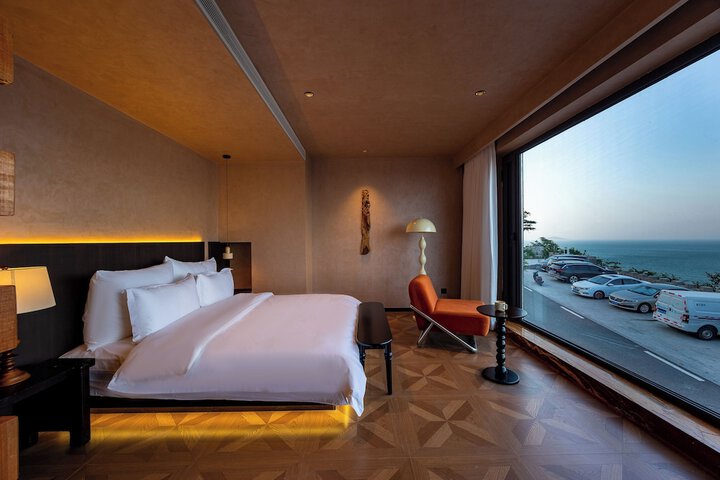 Room 52 of 158