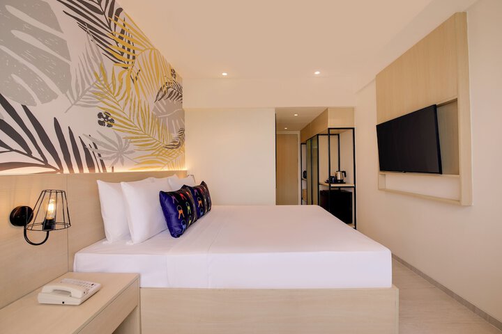Room 8 of 48