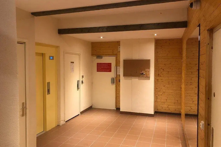 Room 10 of 27
